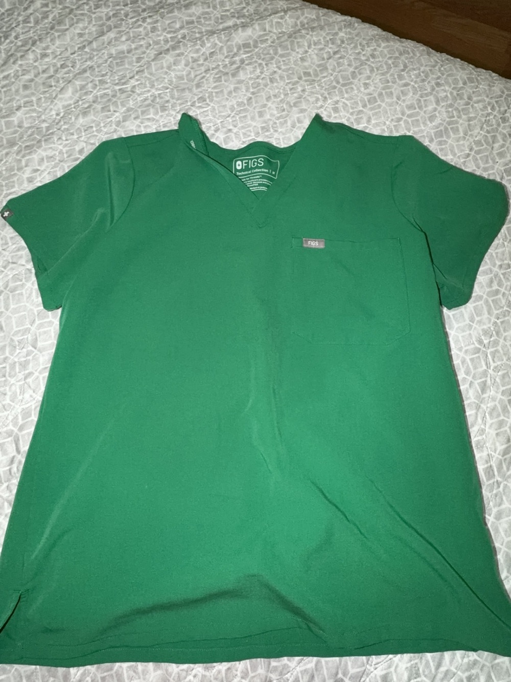 Figs Women's Scrub Top and Pants Set in Green - Picture 4 of 5